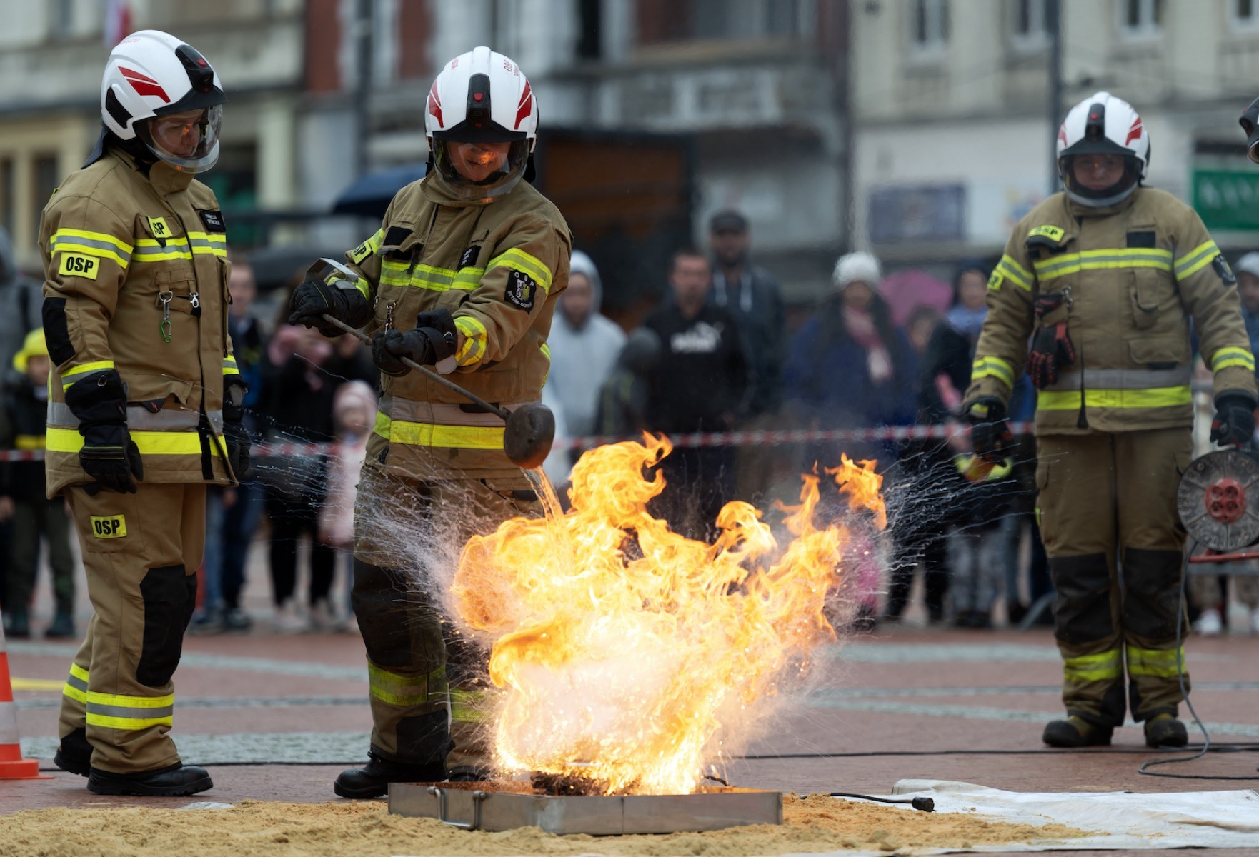 Był ogień i zachwyt publiczności Strażackie pokazy na bytomskim rynku 17