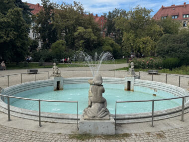 Rzeźby z fontanny przy pl. Akadamieckim zostaną wyremontowane Rzeźby z fontanny przy pl. Akadamieckim zostaną wyremontowane