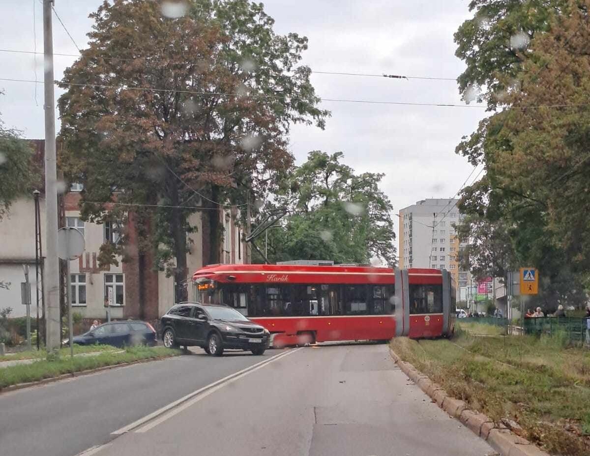 Bytom szombierki wykoleil sie tramwaj zabrzanska 16 wrzesnia 2024 1