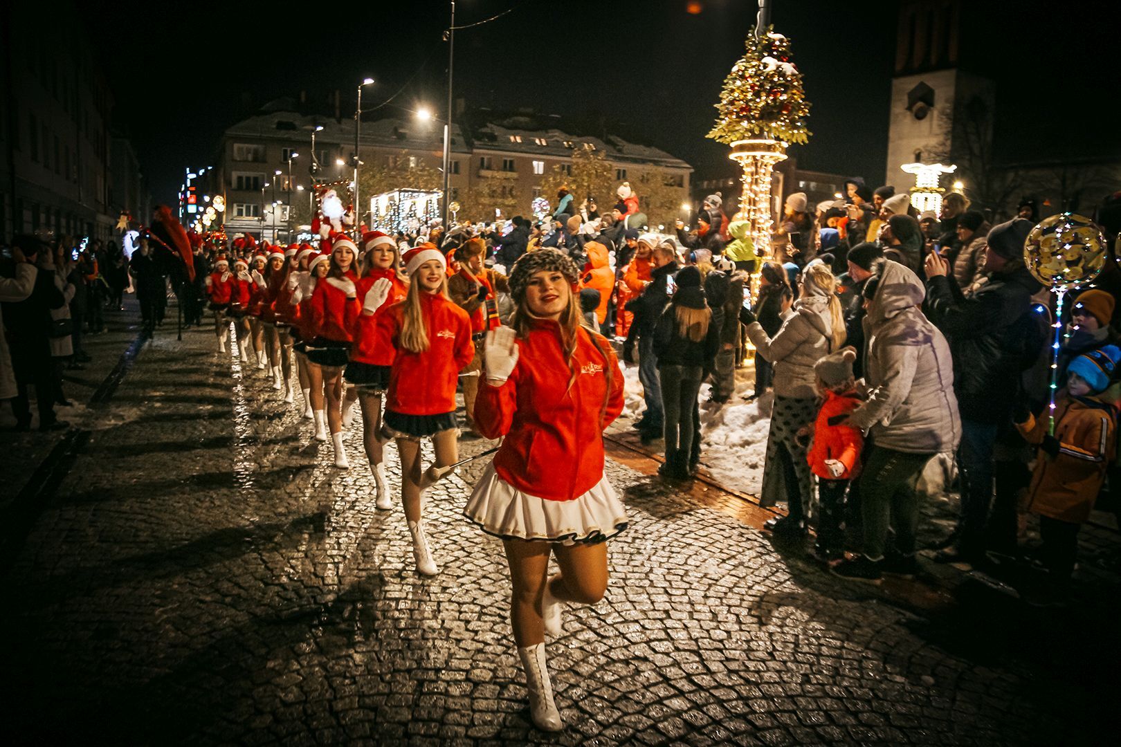 Zimowa plenerowa parada z Mikołajem 2023