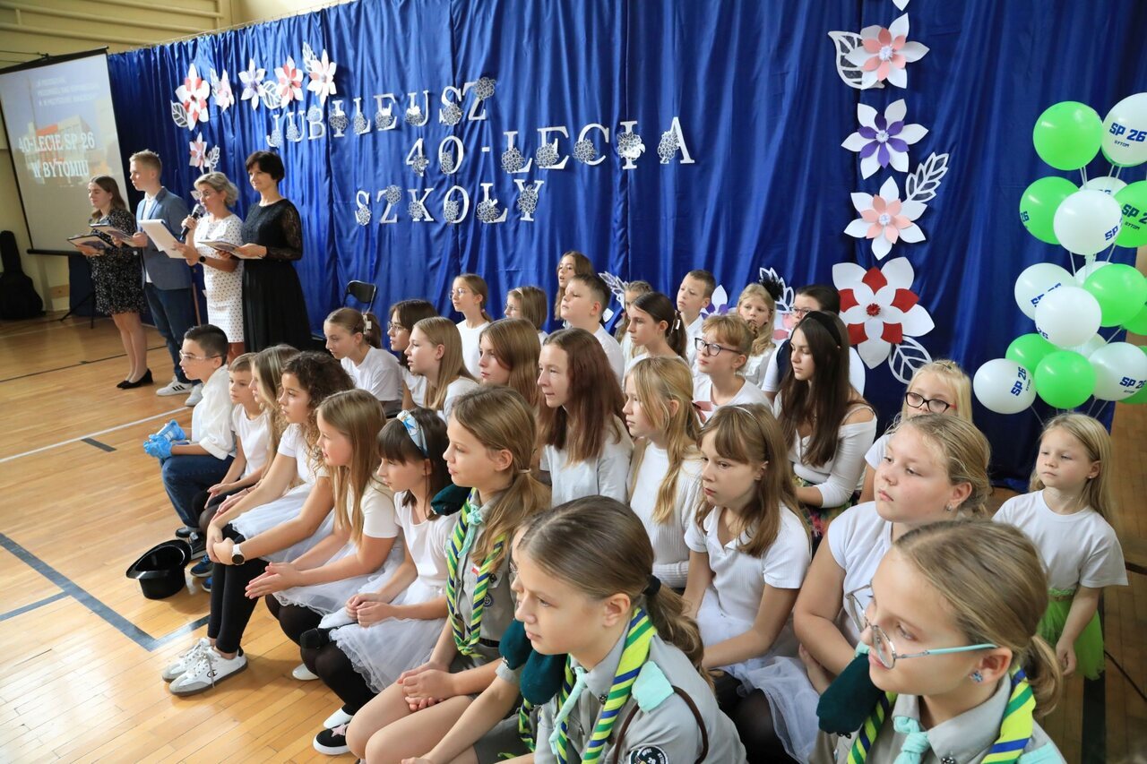 Uczniowie zaprezentowali wiersze i piosenki. Były też pokazy artystyczne